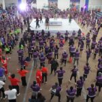 Mujeres unidas en macroactivación masiva de zumba